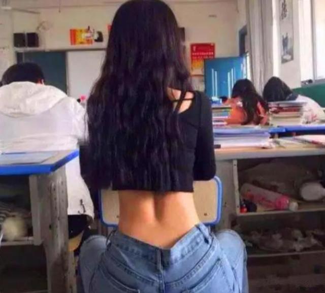 开云穿成这样有伤风化小女孩穿“性感”泳衣晒照网友：太早熟(图5)