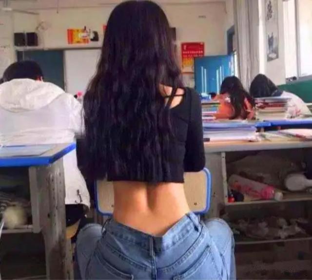 10岁女孩穿“性感泳衣”走红身材不输成年人网友：缺乏性教育(图4)