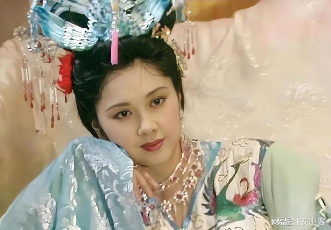 南龚雪VS北朱琳80年代两大美人通过泳装造型才分出高低(图2)