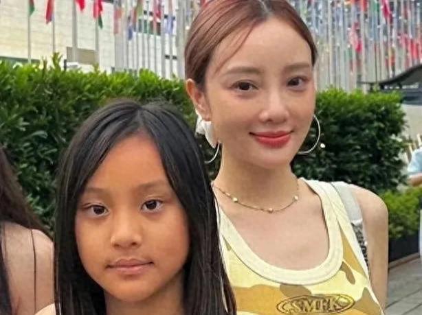 小玥儿被群嘲、甜馨遭孤立：内娱的“青春审美”早被星二代带偏(图1)