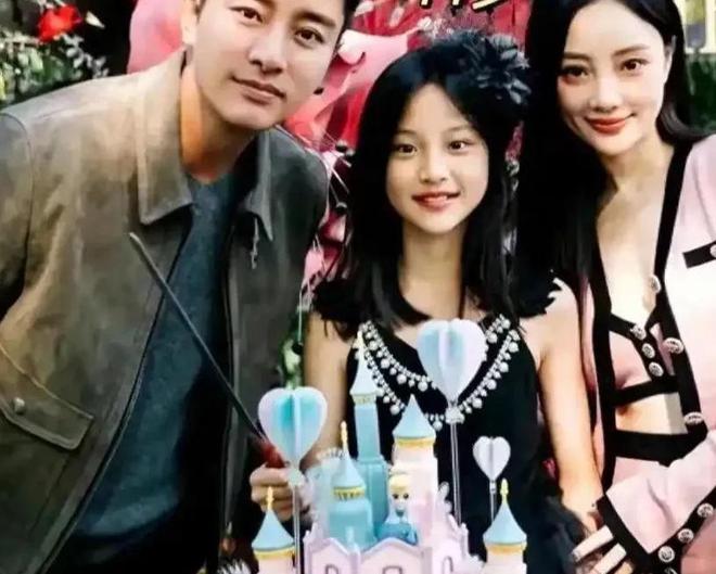 小玥儿被群嘲、甜馨遭孤立：内娱的“青春审美”早被星二代带偏(图6)