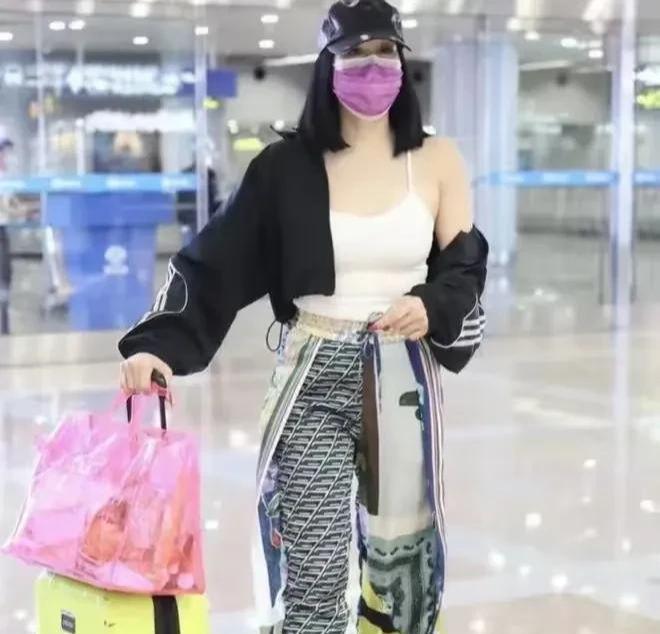 小玥儿被群嘲、甜馨遭孤立：内娱的“青春审美”早被星二代带偏(图25)