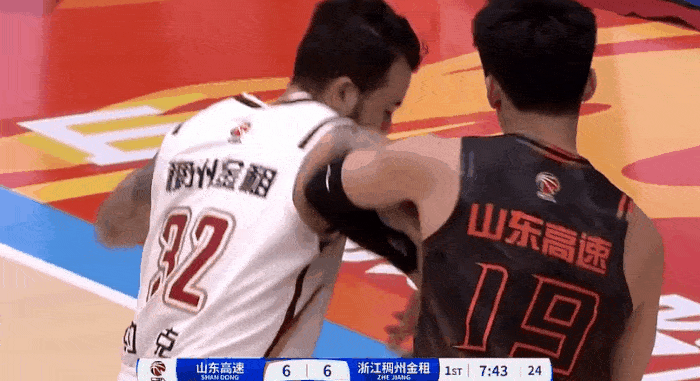 控制情绪于德豪拉倒约克被吹随后不满判罚被吹技术犯规(图2)