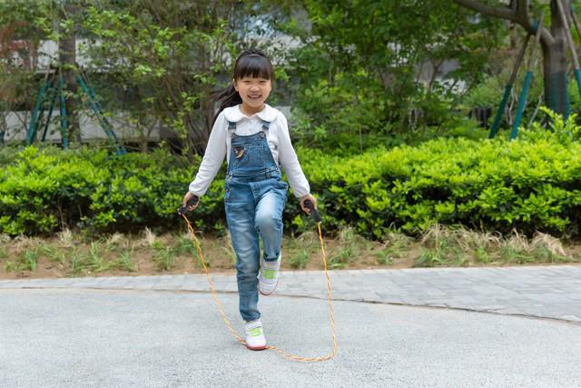 孩子每天用的跳绳可能是健康杀手？超40%不合格会导致性早熟(图1)