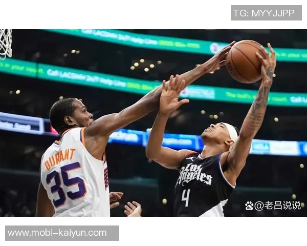 布克上半场表现出色却因伤退场10分钟内贡献11分2篮板3助攻