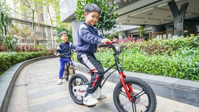 娃一定没玩过这些体育用品室内户外皆适用春季带孩子去踏青吧！kaiyun官网(图1)