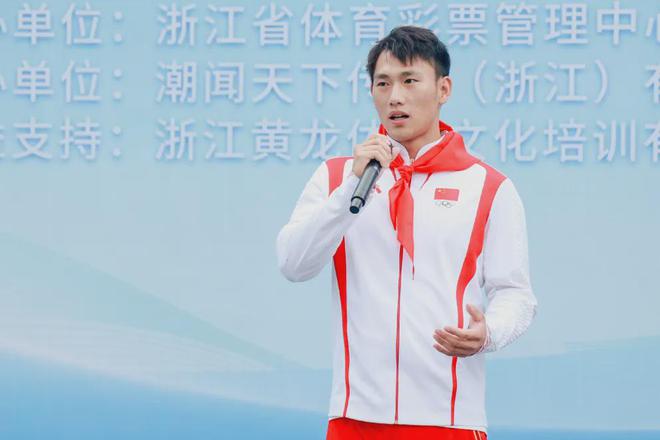 送体育进海岛 奥运冠军季博文走进舟山嵊泗小朋友现场“追星”(图4)